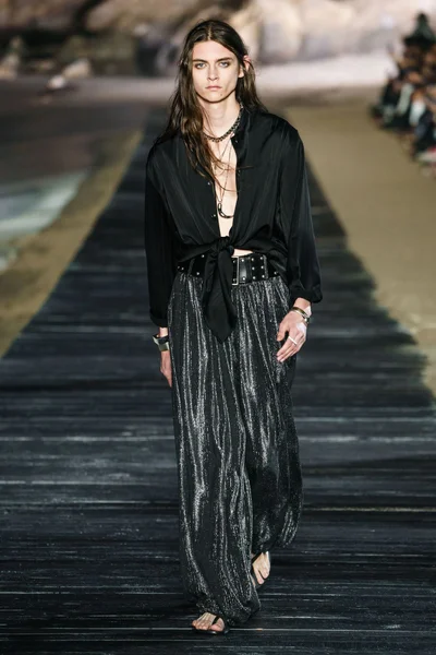 Look 64